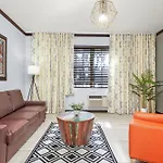 Tradewinds Apartamento y Hotel