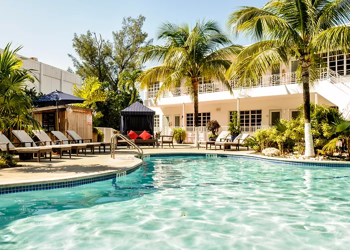 Tradewinds Apartamento y Hotel