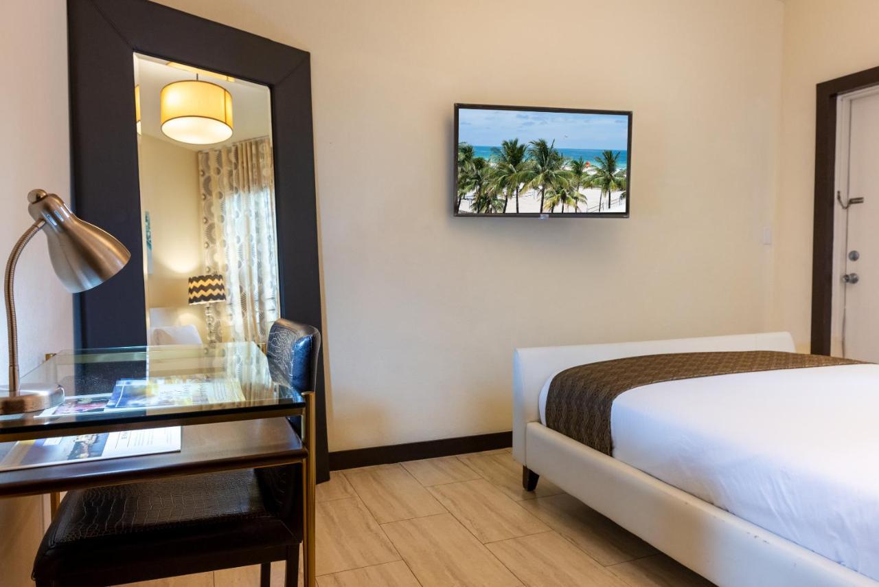 Hotel Tradewinds Y