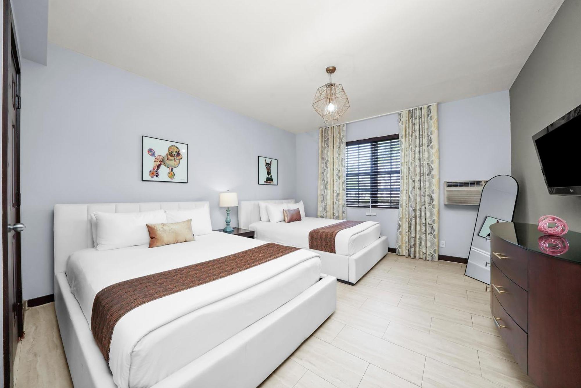 Hotel Tradewinds Y
