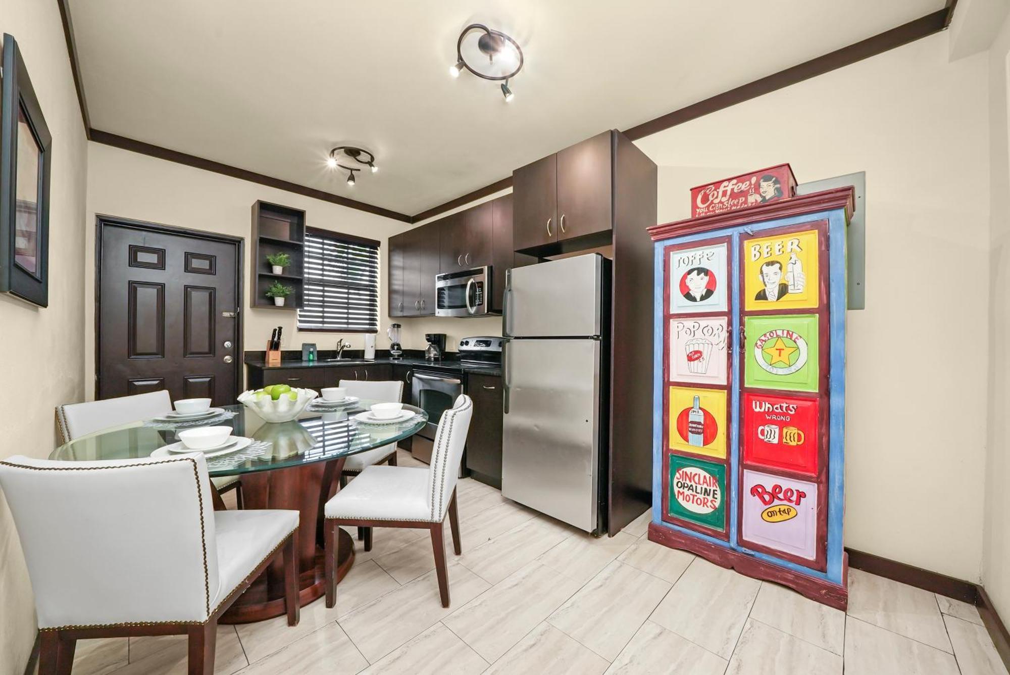 Hotel Tradewinds Y