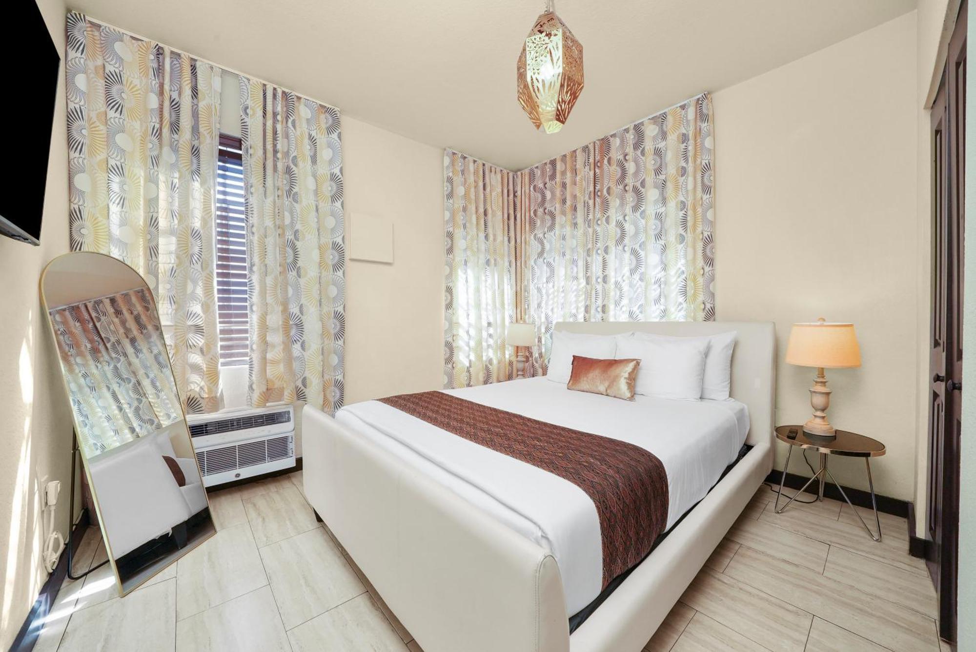 Tradewinds Y Hotel