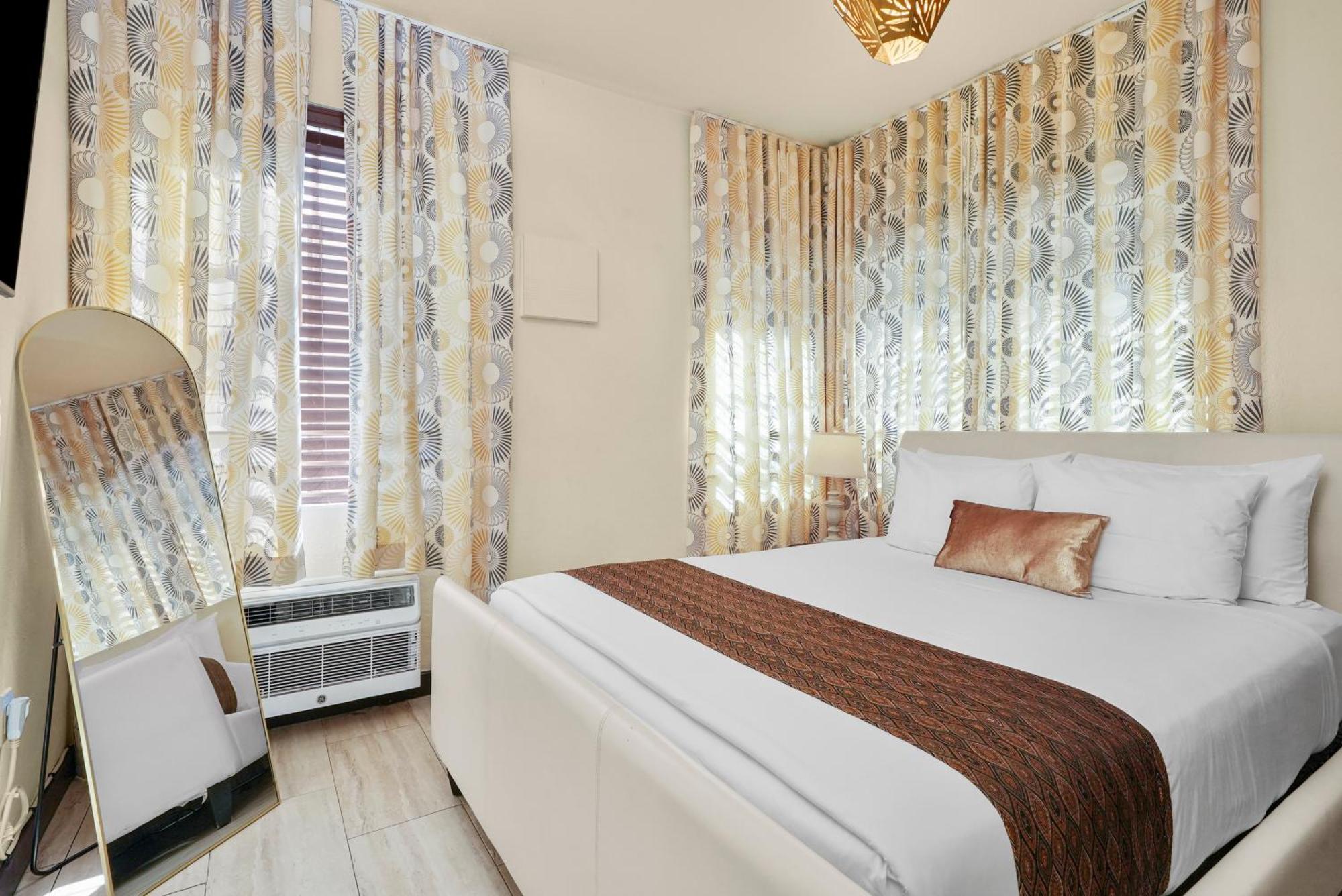 Tradewinds Y Hotel
