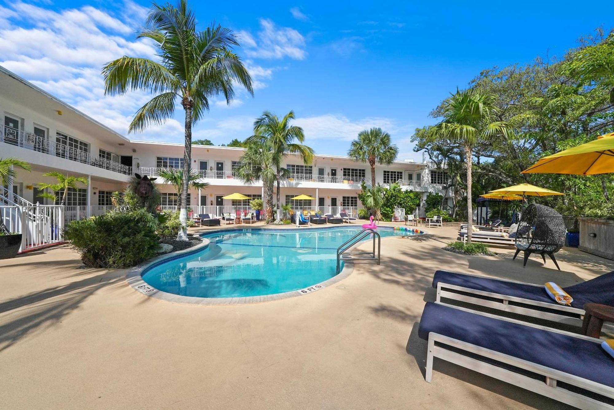 Tradewinds Y Hotel