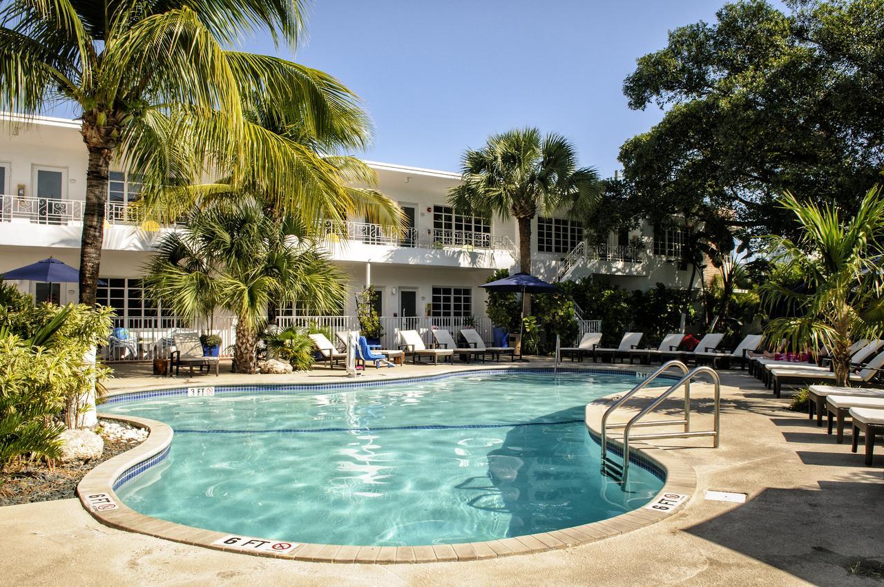 Hotel Tradewinds Y
